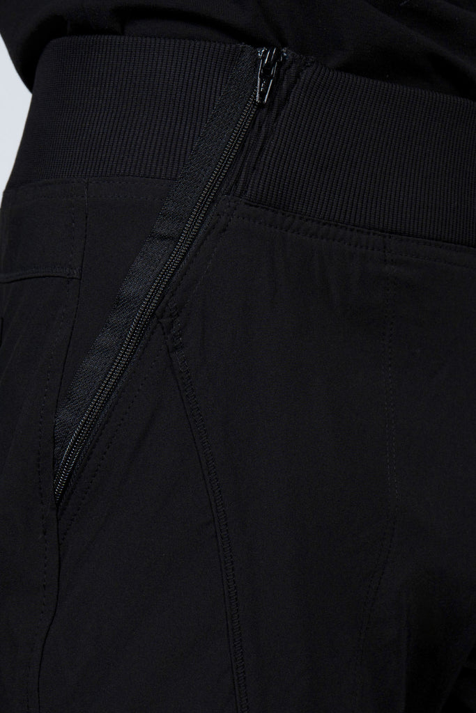 Men's Performance Scrub Jogger in shade black close up of zipper on waistband